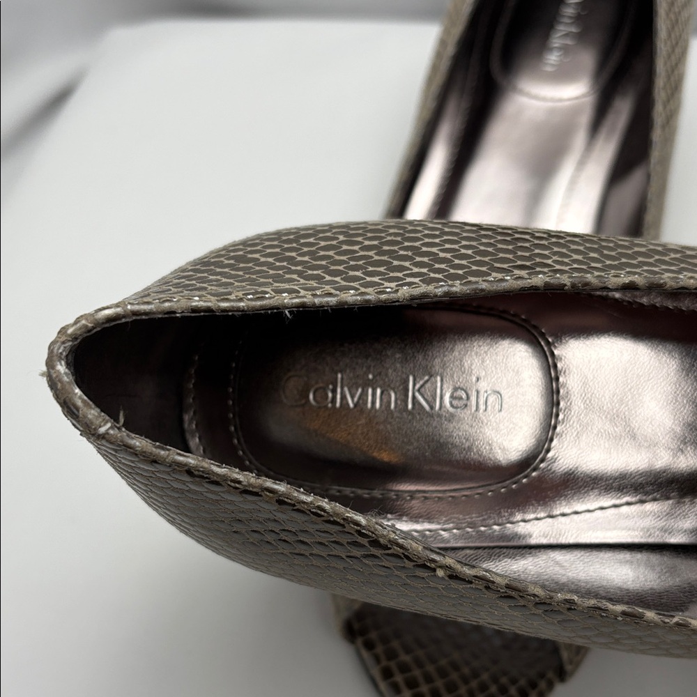 Calvin Klein “Bree” Peep-Toe Wedge Heels Metallic/Snakes Design W Sz8 #0245 - Picture 2 of 13